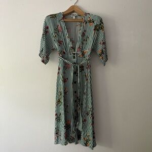 Forever 21 | V-neck Green striped floral dress with tie waist & short sleeve